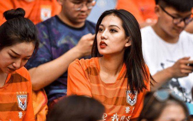 两个女人裸体互吻互摸